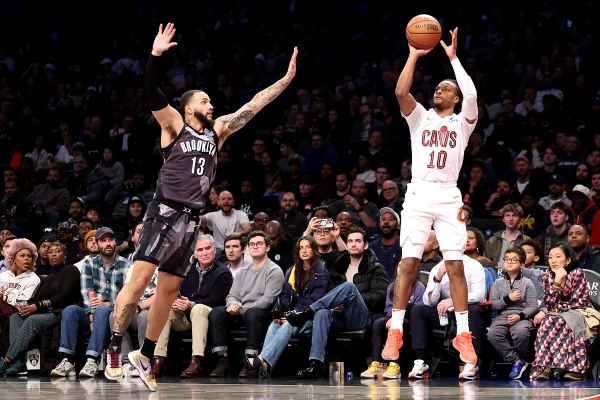 Imagem colorida da partida entre Cavaliers e Nets - Metrópoles
