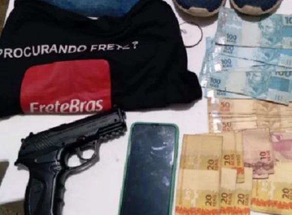 Jaguaquara: Polícia Militar recupera dinheiro após assalto em frente à delegacia