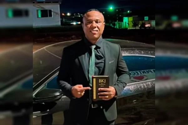 Pastor que obriga empresários a comprar água de facção está foragido