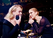Adele chorou ao receber Céline Dion em show em Las Vegas