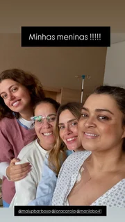Preta Gil com Carolina Dieckmann, Malu Barbosa e Mari Lobo Preta Gil com Carolina Dieckmann, Malu Barbosa e Mari Lobo