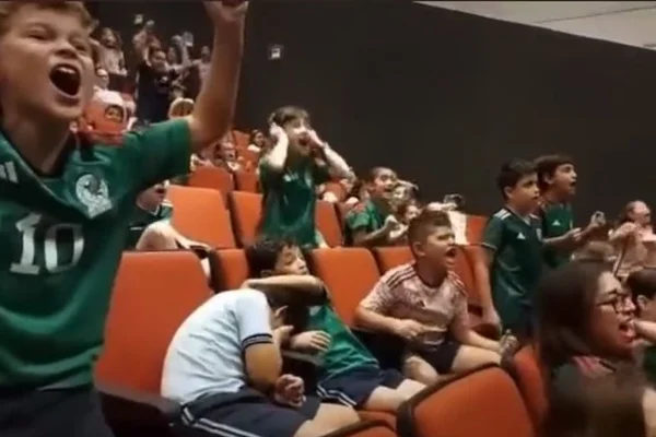 Fofura! Crianças mexicanas enlouquecem com pênalti defendido por Ochoa