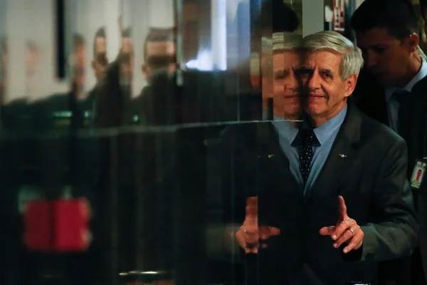 Heleno facilita compra de diárias e passagens para Presidência