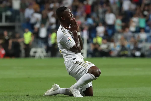 Decepcionado, Real Madrid estuda liberar Vinícius Jr, diz jornal