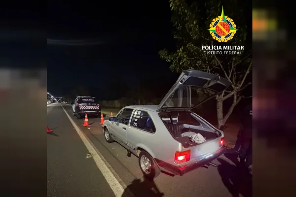 Dupla é presa em flagrante fazendo racha em rodovia do DF