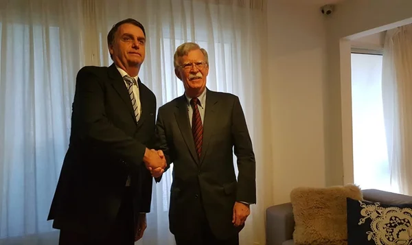 Ex-assessor de Trump, Bolton diz que Bolsonaro precisa ter canais com Biden