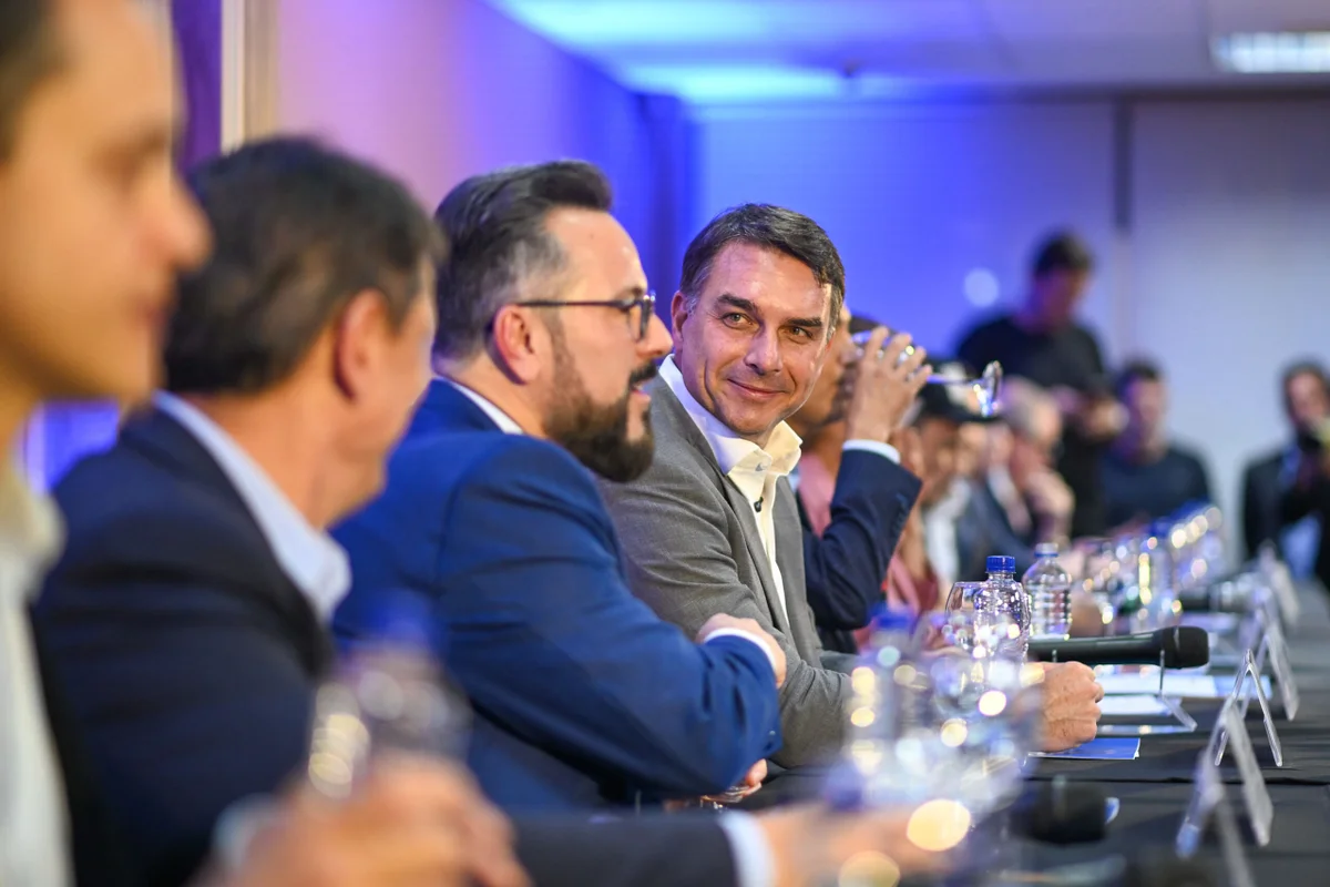 Cleitinho confirma apoio a Flávio no 2° turno em evento do Republicanos - imagem 7 Cleitinho confirma apoio a Flávio no 2° turno em evento do Republicanos - imagem 7