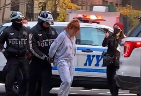 Carro atinge manifestantes do “Black Lives Matter” em Nova York. Veja vídeo