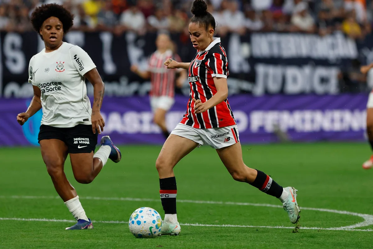 O São Paulo derrotou o Corinthians por 2 x 1 na Neo Química Arena O São Paulo derrotou o Corinthians por 2 x 1 na Neo Química Arena