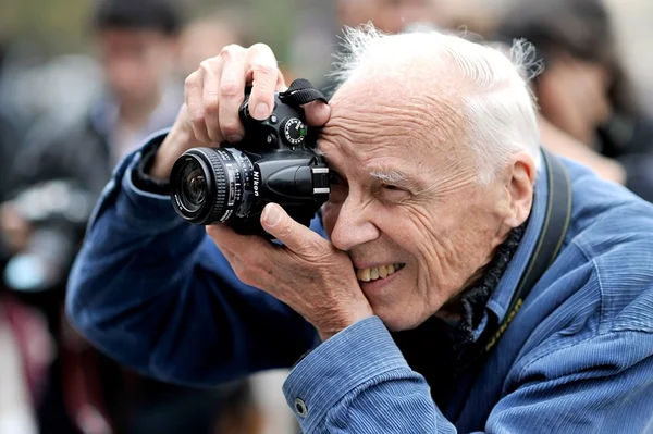 Família de Bill Cunningham vai publicar livro de memória do fotógrafo