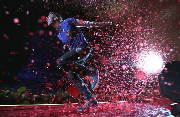 Show do Coldplay em São Paulo teve até pedido de casamento no palco