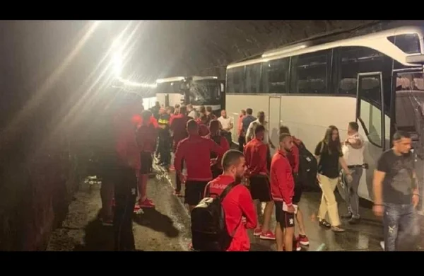 Seleção de futebol da Bulgária sofre grave acidente de ônibus