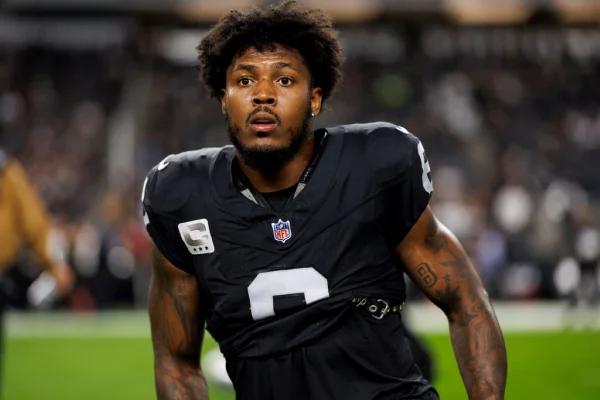 Imagem colorida de Josh Jacobs, jogador do Greenbay Packers, da NFL- Metrópoles