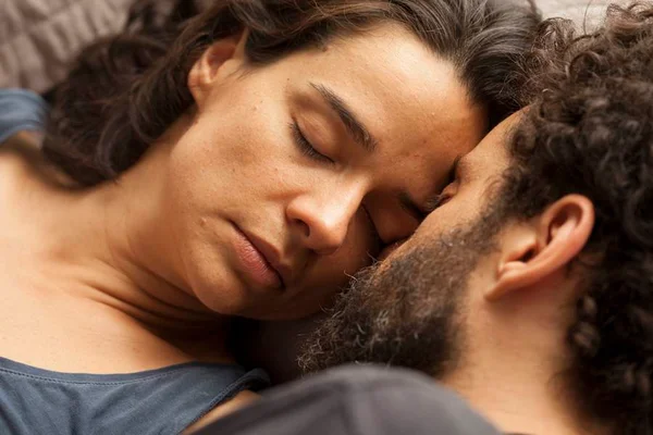 Crítica: a primazia do corpo em “Pendular” e “Inocentes”