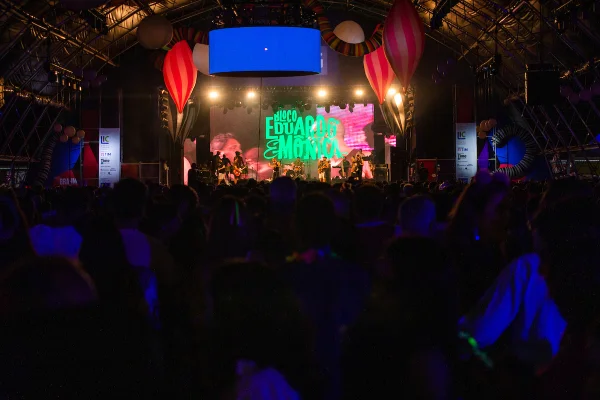 Bloco Eduardo e Mônica agita o camarote do Quadradim da Folia
