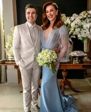 Juntos há oito anos, a atriz Claudia Raia e o ator Jarbas Homem de Mello realizaram a cerimônia na cobertura do casal, no bairro dos Jardins, em São Paulo, no dia 8/12 Juntos há oito anos, a atriz Claudia Raia e o ator Jarbas Homem de Mello realizaram a cerimônia na cobertura do casal, no bairro dos Jardins, em São Paulo, no dia 8/12