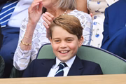 Príncipe George ocupa a segunda posição na linha sucessória do trono britânico