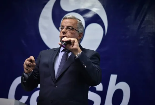 Presidente da Caesb sai no PDV e fica no comando na base do pró-labore