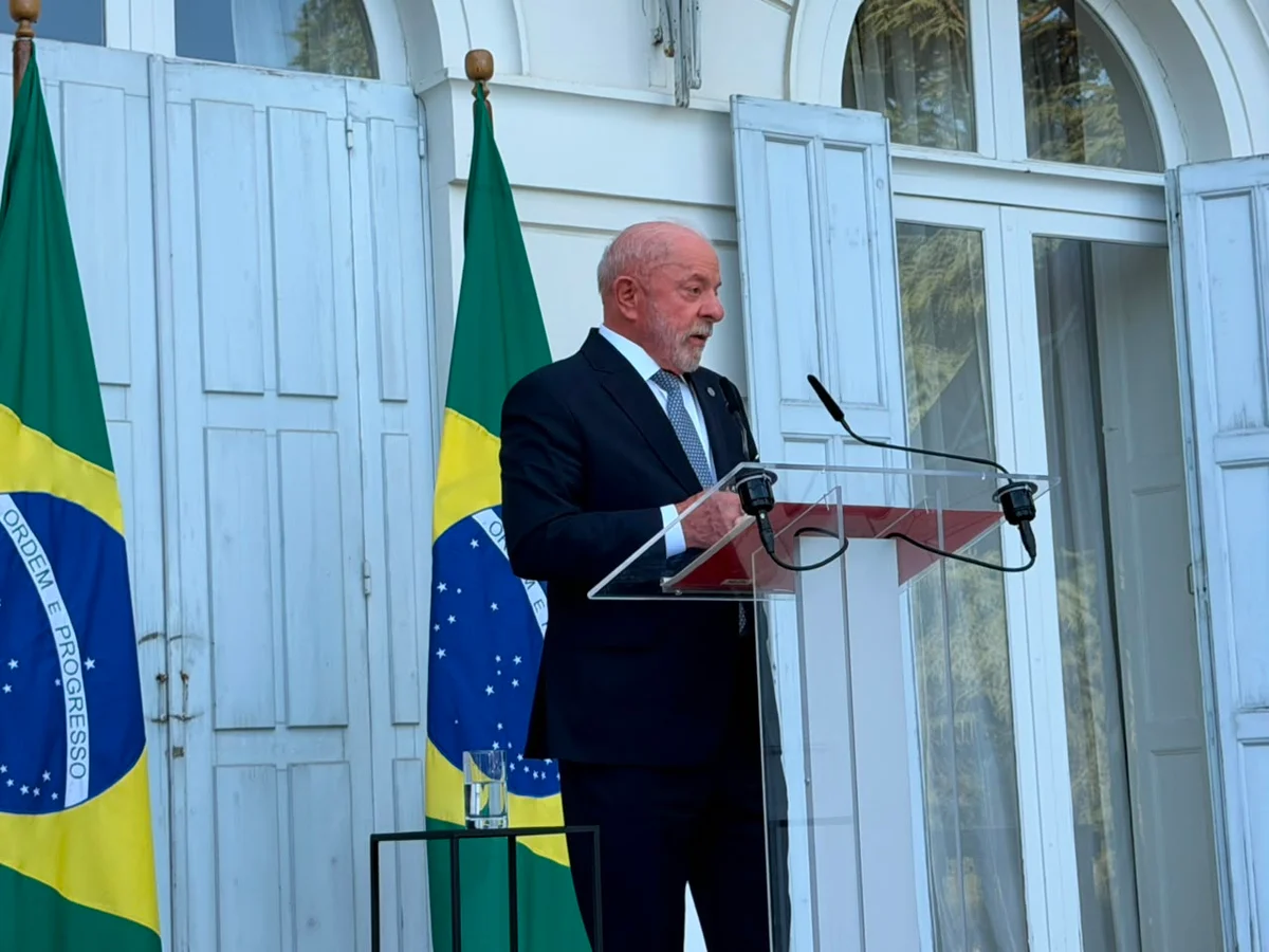 Lula conversa com a imprensa após participar do G7 Lula conversa com a imprensa após participar do G7