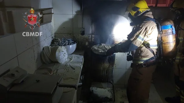 Incêndio em fritadeira de restaurante na Asa Sul mobiliza bombeiros