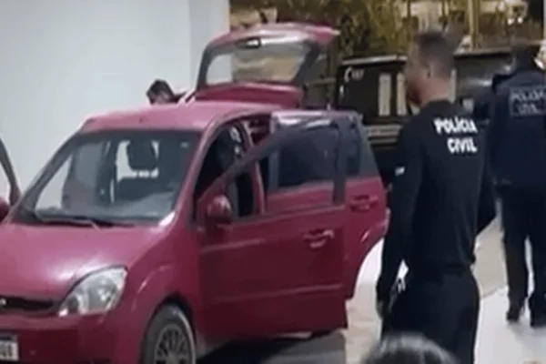 Homem é encontrado morto dentro de carro em UPA após ataque a facadas