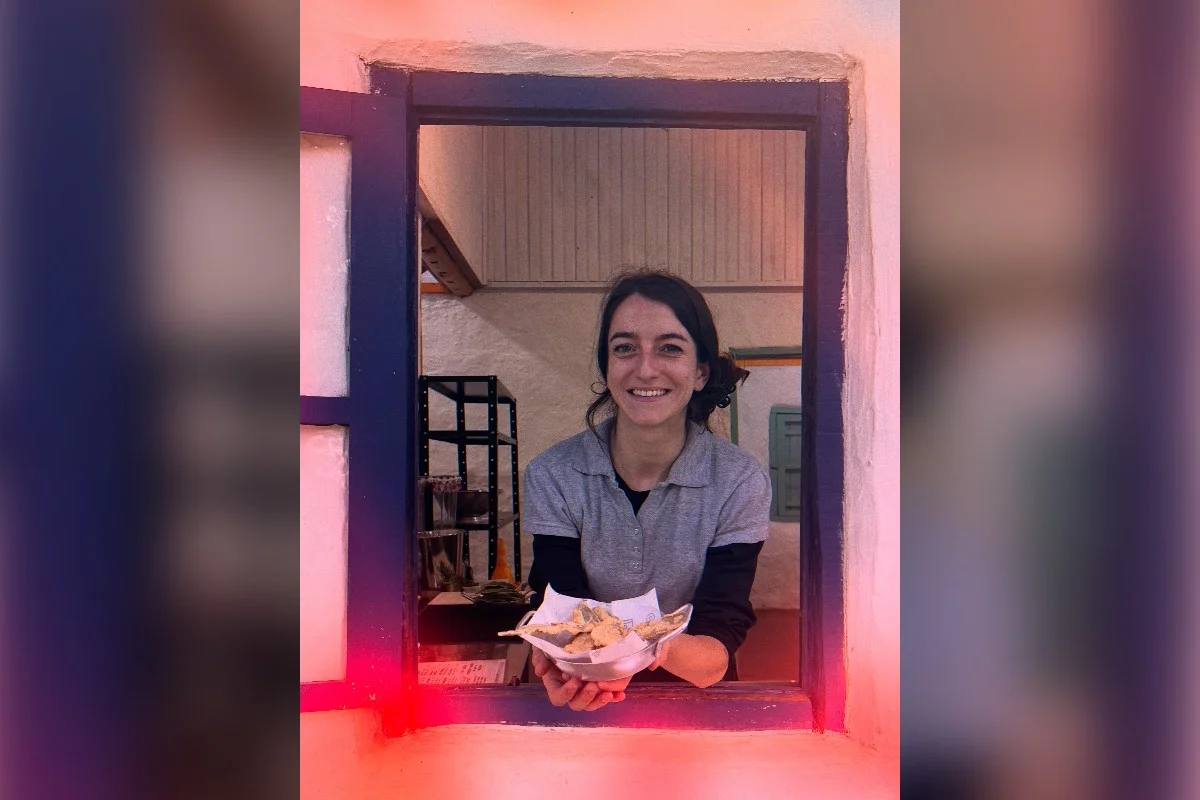 Sara é natural de Barcelona e resolveu mudar para Minas Gerais para ter mais contato com a natureza Sara é natural de Barcelona e resolveu mudar para Minas Gerais para ter mais contato com a natureza