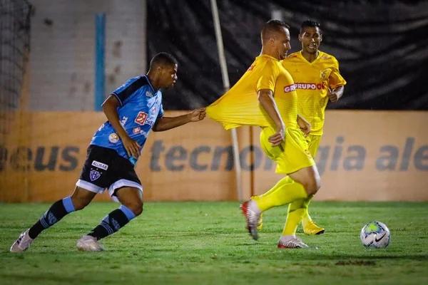 Áudio: árbitro de Brasília comemora no vestiário eliminação do Brasiliense