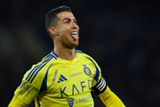 Cristiano Ronaldo segue na dianteira da busca pelo milésimo gol.