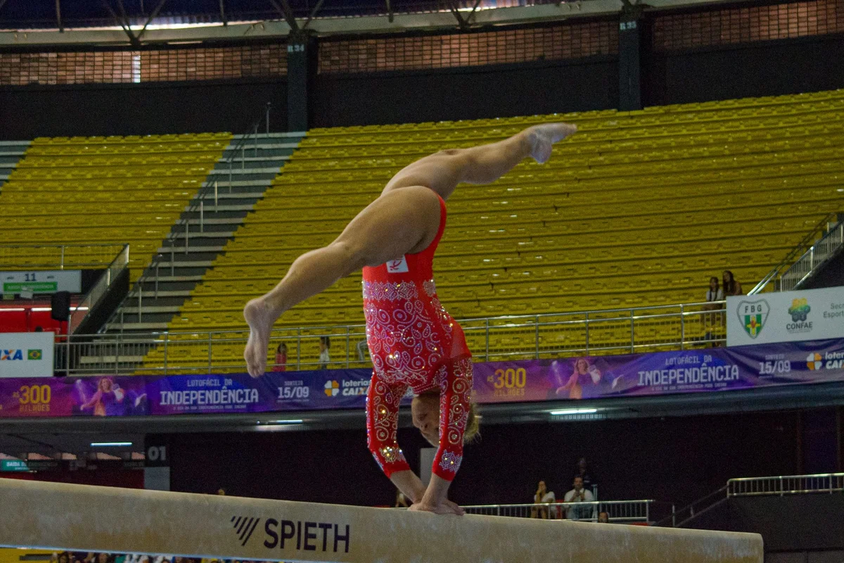 Brasileiro de Ginástica: Flávia Saraiva brilha e é campeã na trave