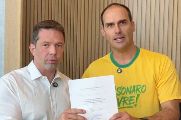 Eduardo Bolsonaro e Fabio Pagnozzi denunciam Moraes em Haia