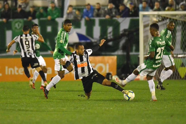 Com gol nos acréscimos, Atlético-MG vence a Chapecoense de virada