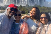 Juliana Marins com pai, mãe e irmã
