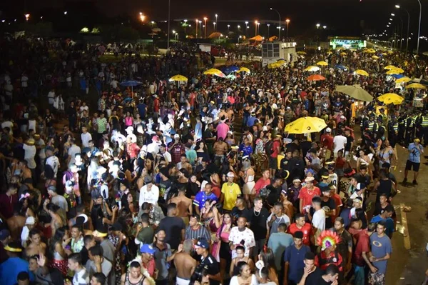Carnaval 2020: Raparigueiros reúne multidão no Eixo Monumental