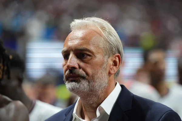 Técnico da RD Congo descobre morte do pai durante coletiva na Copa