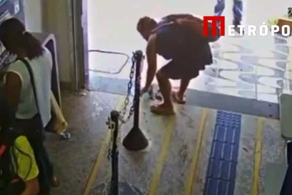 Mulher pega R$ 967 caídos em lotérica: “Achado não é roubado”. Vídeo