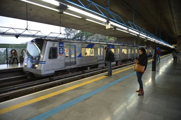 Após assembleia, metroviários de São Paulo entram em greve