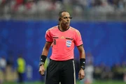 Ismail Elfath, árbitro americano Ismail Elfath, árbitro americano