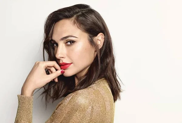 Gal Gadot lamenta conflitos em Israel e Gaza: “Coração partido”
