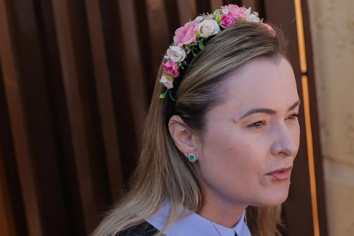 Júlia Zanatta em evento de Flávio Bolsonaro Júlia Zanatta em evento de Flávio Bolsonaro