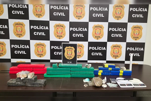 Imagem colorida de drogas apreendidas pela PCDF - Metrópoles