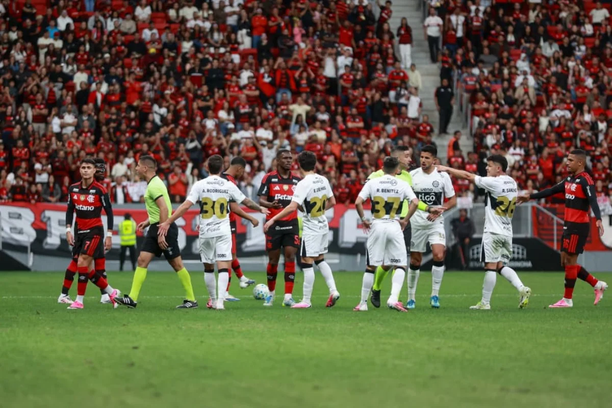 Leonardo Jardim destaca importância de vitória no amistoso em Brasília - imagem 20 Leonardo Jardim destaca importância de vitória no amistoso em Brasília - imagem 20