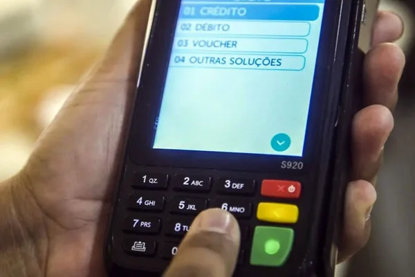 Maquina de cartão de crédito - Metrópoles