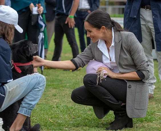 Meghan e cachorro