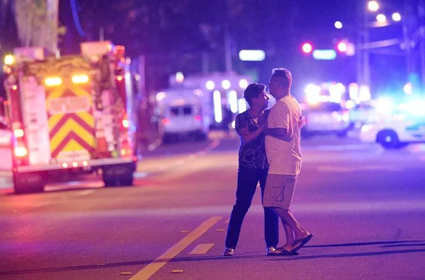 Estado Islâmico assume autoria de massacre em boate gay em Orlando