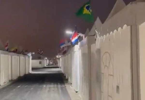 Vídeo: veja as acomodações em contêineres no deserto de Doha