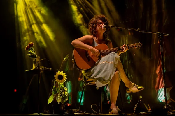 Roberta Campos faz show no Dia dos Namorados no shopping Pier 21
