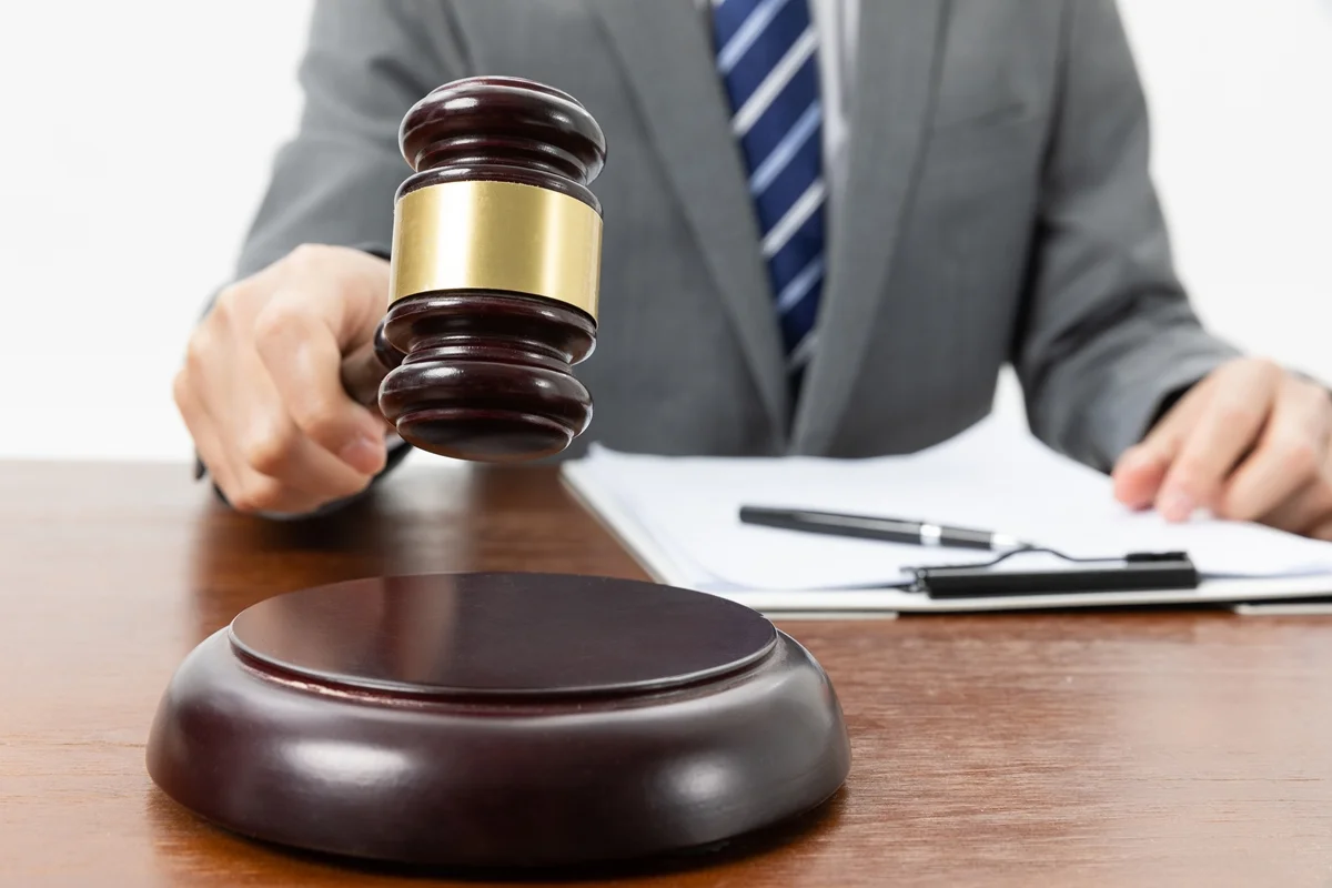 Homem deve indenizar ex-esposa por divórcio 29 dias após o casamento