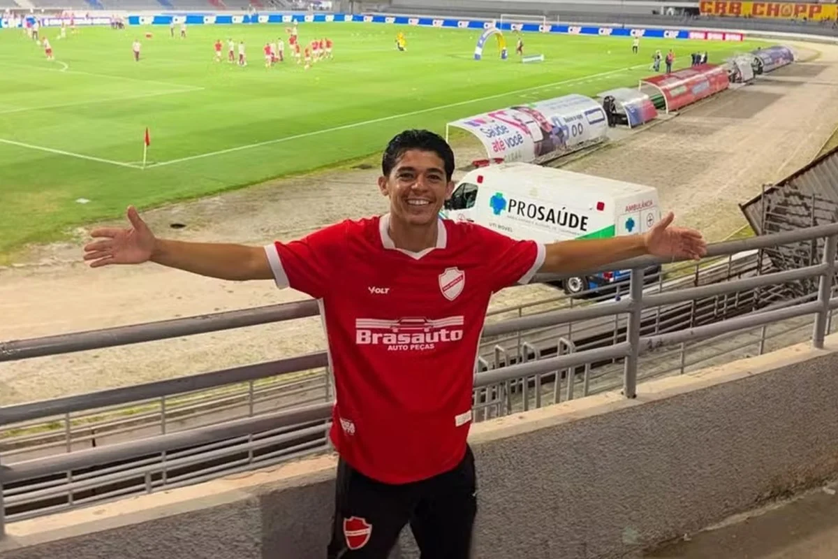 Após mais de 1 mês, influencer preso pelo ICE nos EUA é deportado ao Brasil