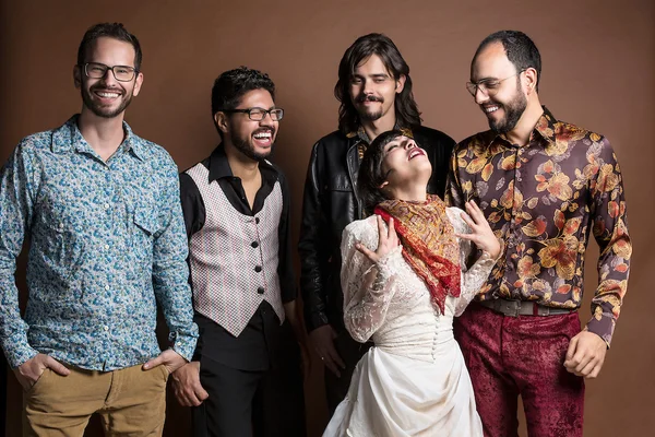 Novos singles, EPs e CDs engrossam a discografia do rock brasiliense