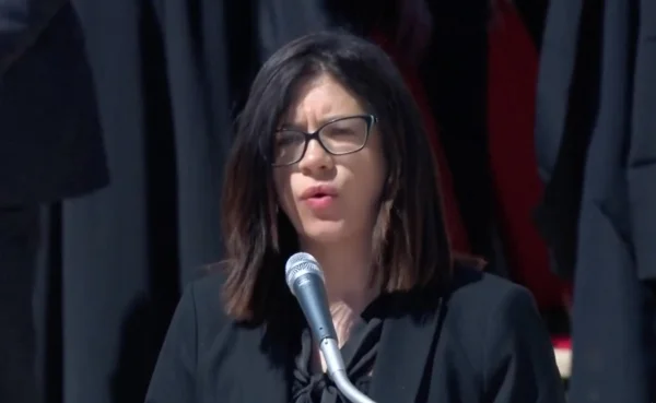 Bianca Fraccalvieri, brasileira que participou da missa de funeral do papa Francisco - Metrópoles_